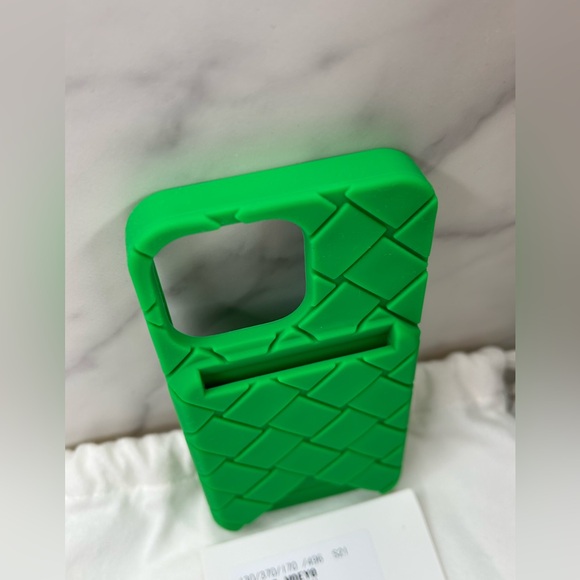 🔥NEW! Bottega Veneta•Intrecciato iPhone 13PRO Case with Card Holder - Picture 2 of 2